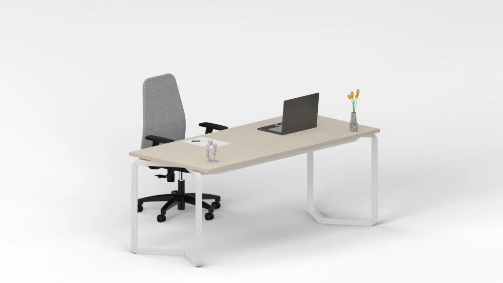 Arredo ufficio operativo moderno con scrivania con gambe metalliche, mobile con 2 ante e seduta con braccioli regolabili
