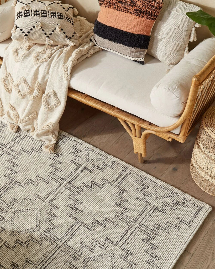 Tappeto beige e nero lana 140 x 200 cm fatto a mano motivo geometrico boho soggiorno camera da letto