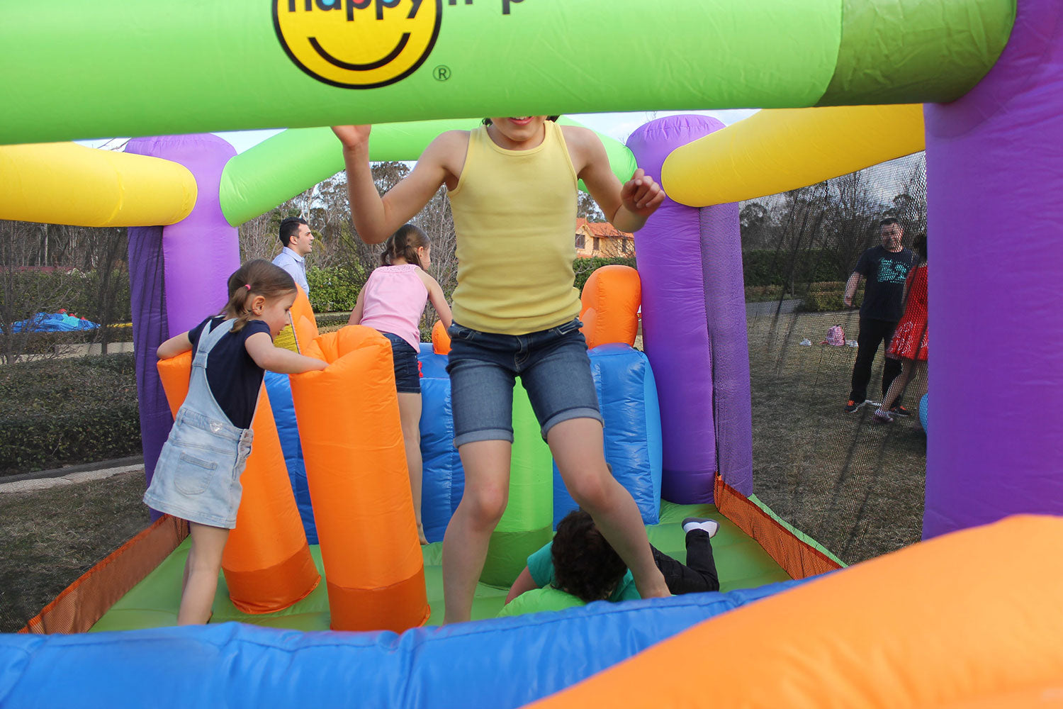 Castello Gonfiabile per Bambini Percorso a Ostacoli con Scivolo Doppio 560x255x190 cm Portata Massima 180 kg