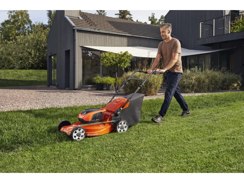 Tagliaerba a batteria trazionato Husqvarna LC142iS senza batteria e carica