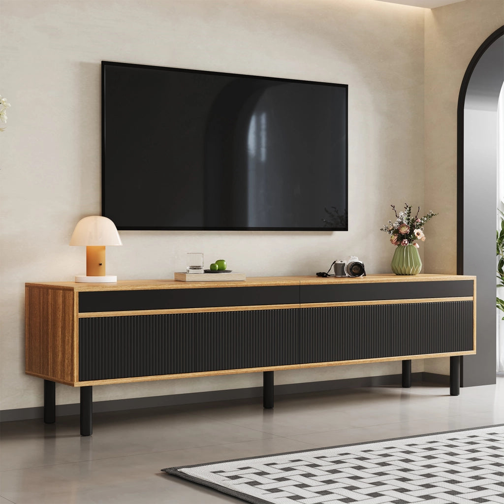 Mobile TV con 4 Ante e Apertura Push-to-Open; Effetto Doghe; Piedini in Legno; Stile Moderno; Nero; 170??38??47 cm