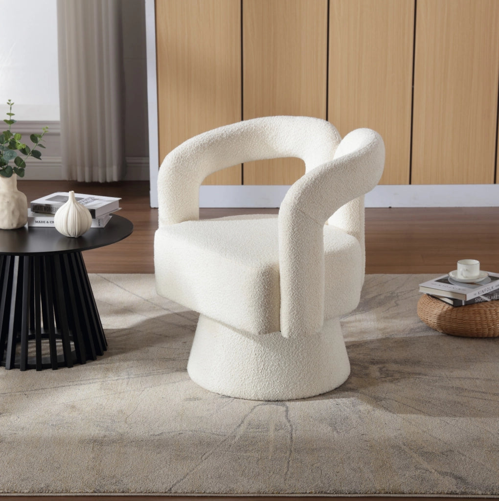 Poltrona girevole 360° in bouclé beige; 67 x 55 x 74 cm; con base in metallo