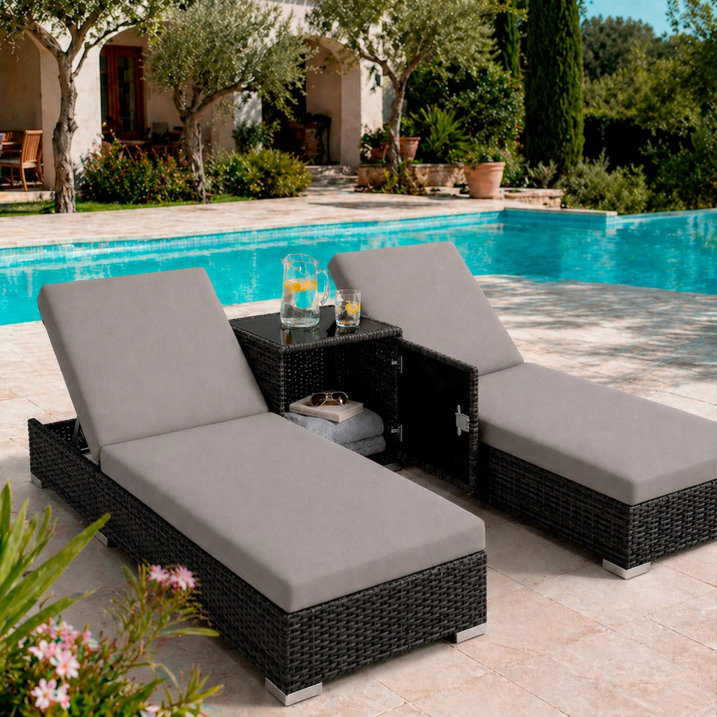 Set 2 Sdraio Prendisole in Polyrattan con Tavolino Contenitore e Cuscini Schienale Reclinabile 5 Posizioni Arredo Giardino Piscina 184x60x21 Cm Nero Grigio