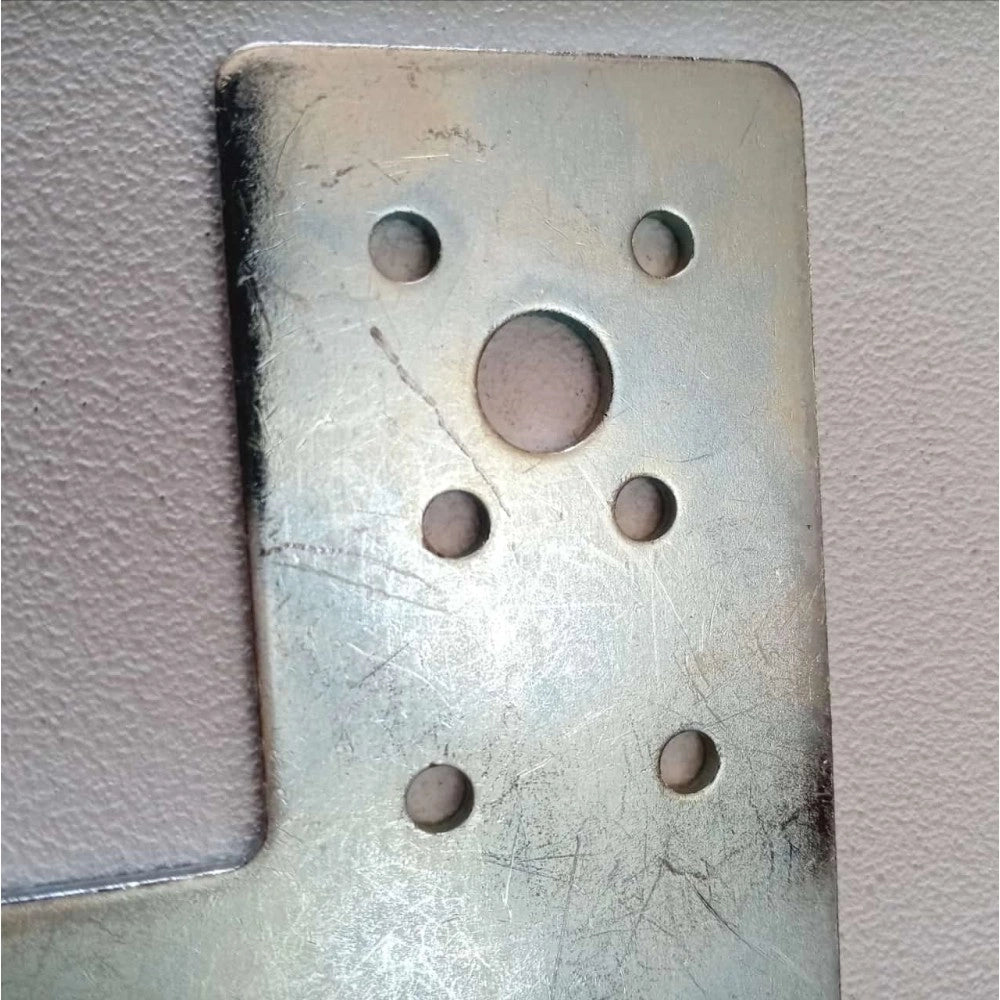 Piastra di fissaggio zincata a t 145x158mm per ancoraggi di travi legno