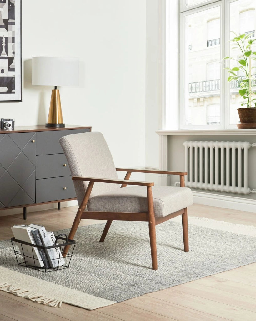 Poltrona da salotto con rivestimento in tessuto grigio scuro con struttura in legno stile retrò