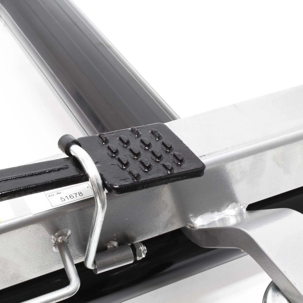 Set con supporto per 4x carrelli sposta auto e 4x carrelli di ausilio alla manovra con cric idraulico per max 680kg l'uno e gomme fino a 30cm