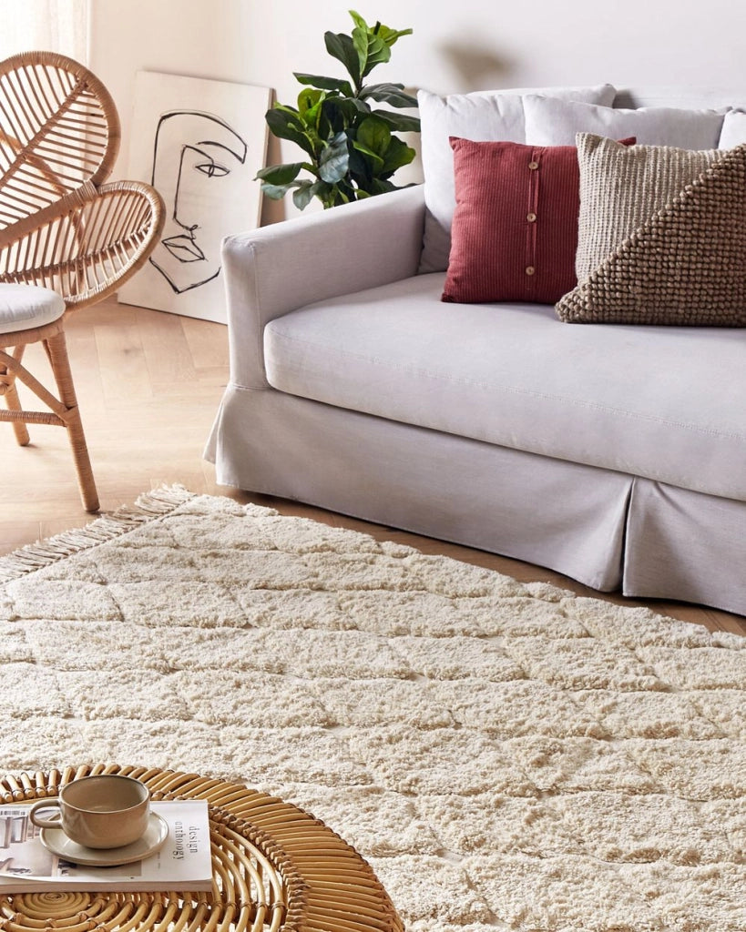Tappeto in cotone beige 140 x 200 cm minimalista trapuntato a pelo lungo motivo geometrico soggiorno camera da letto