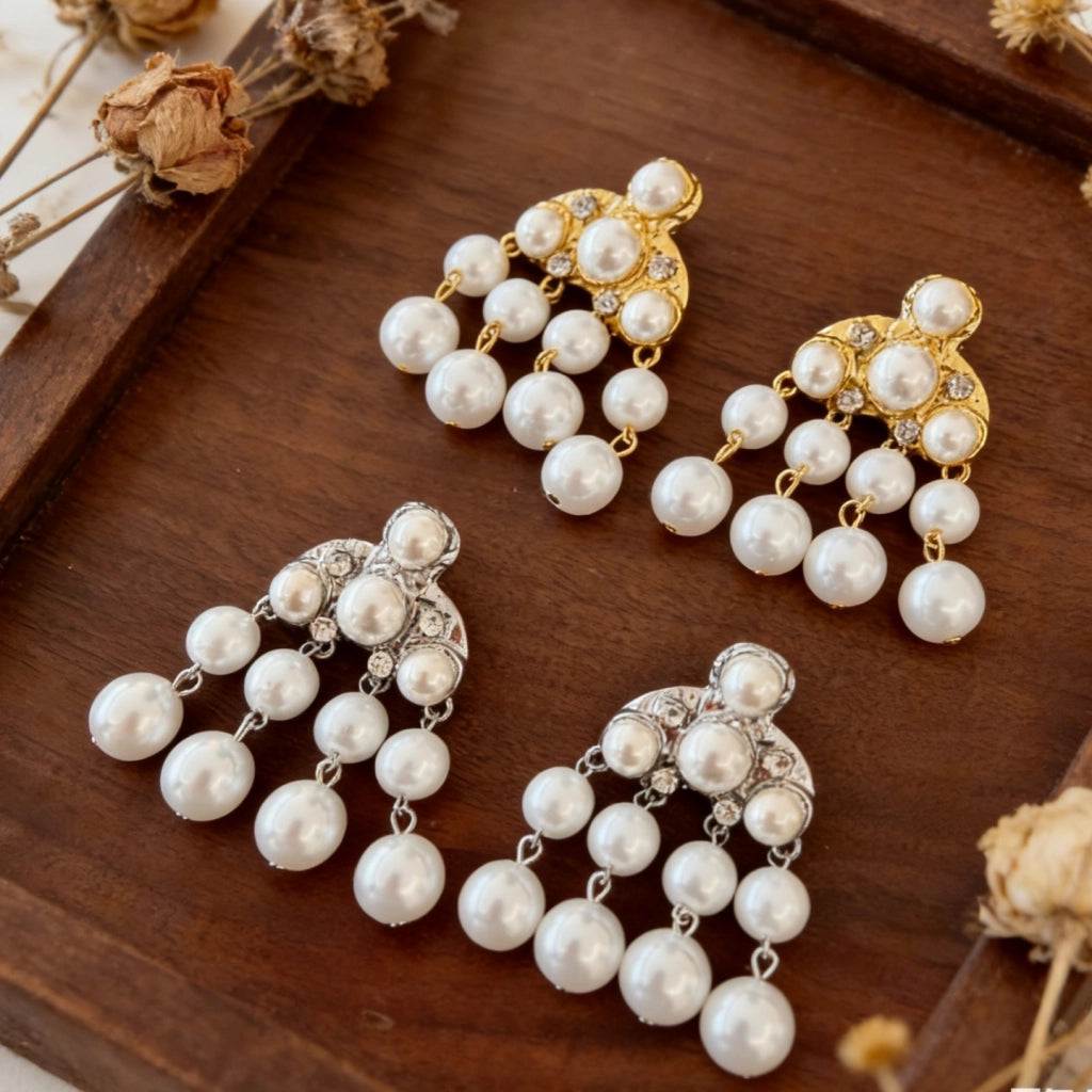 Orecchini a nappina con perle e motivo floreale in stile vintage