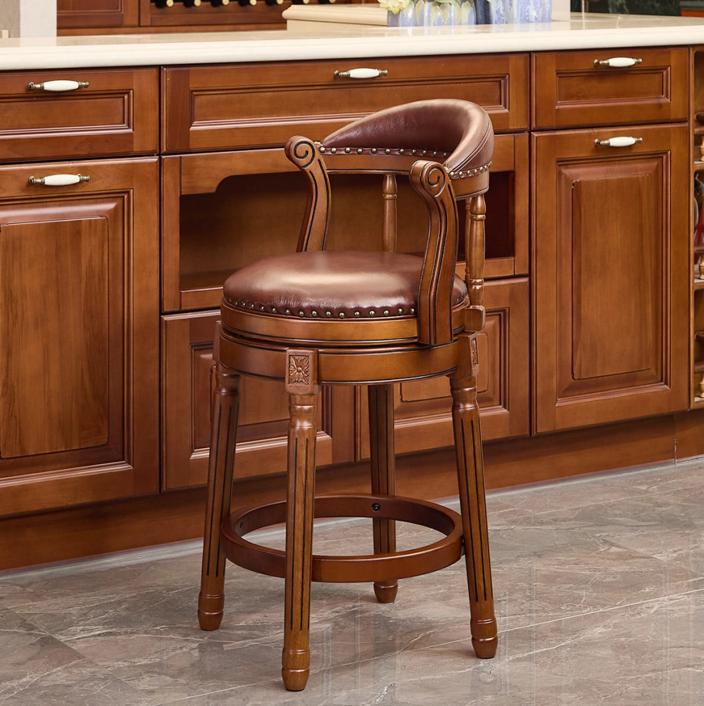 Sgabello da bar girevole a 360° in pelle e legno marrone; altezza seduta 26”