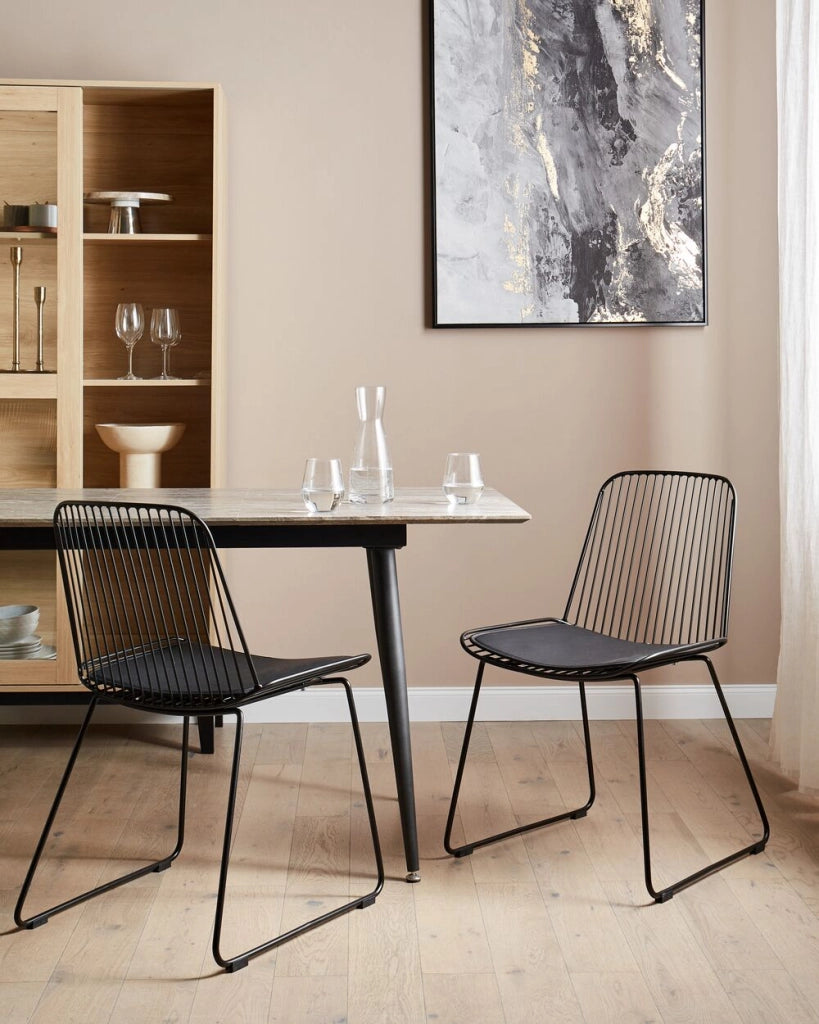 Set di 2 sedie da pranzo in metallo nero con schienale in filo di ferro e cuscini in ecopelle stile elegante glamour