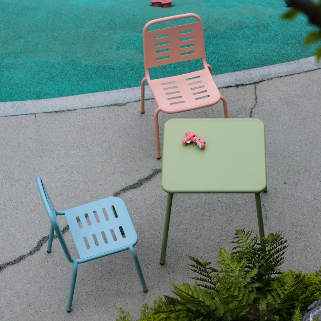 Set di 3 Mobili Etroubles per Bambini Tavolino e 2 Sedie per Esterno e Interno - Verde Salvia/Celeste/Pesca casa.pro
