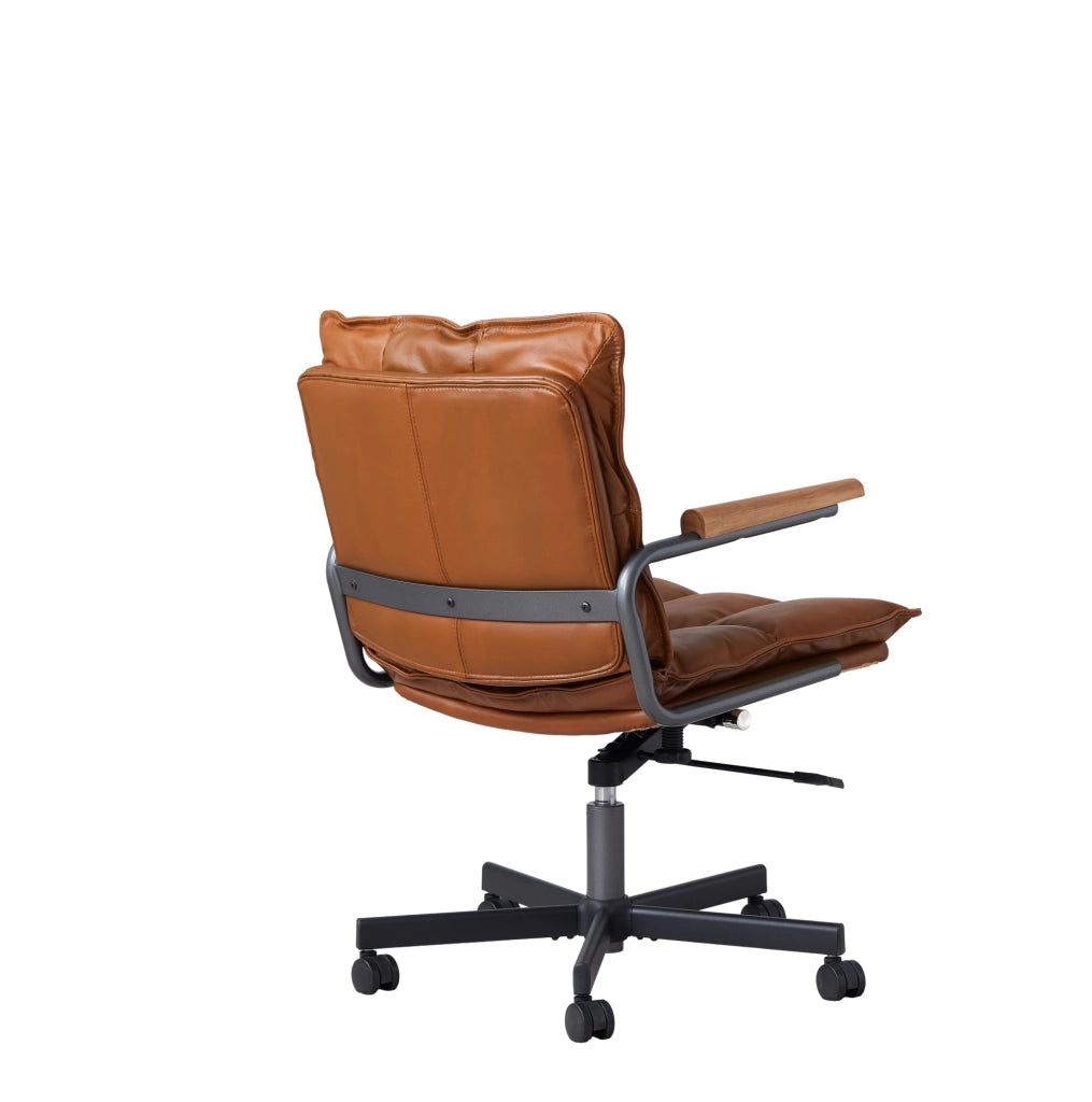 Sedia da ufficio ergonomica in pelle marrone con braccioli