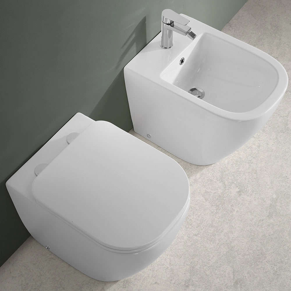 Sanitari filomuro in ceramica bianco design quadrato con copriwc e scarico rimless Kayra
