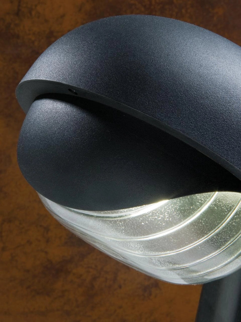 Testa-palo in termoplastico con diffusore in vetro stampato - Dimensioni: 60mm x 155mm - Alimentazione 230V - Potenza massima 60W nero