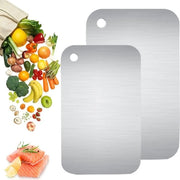 Impastatrice da carne e frutta a due pezzi: un tagliafoglie in acciaio inossidabile e un tagliafoglie in titanio a doppia faccia, adatte per carne, frutta e altri prodotti di carne. Dimensioni: 30x20 cm e 24x15 cm.