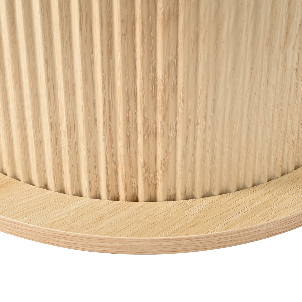 Tavolino basso rotondo con piano bicolore bianco e legno, base cilindrica scanalata, per soggiorno, 75 × 75 × 39 cm