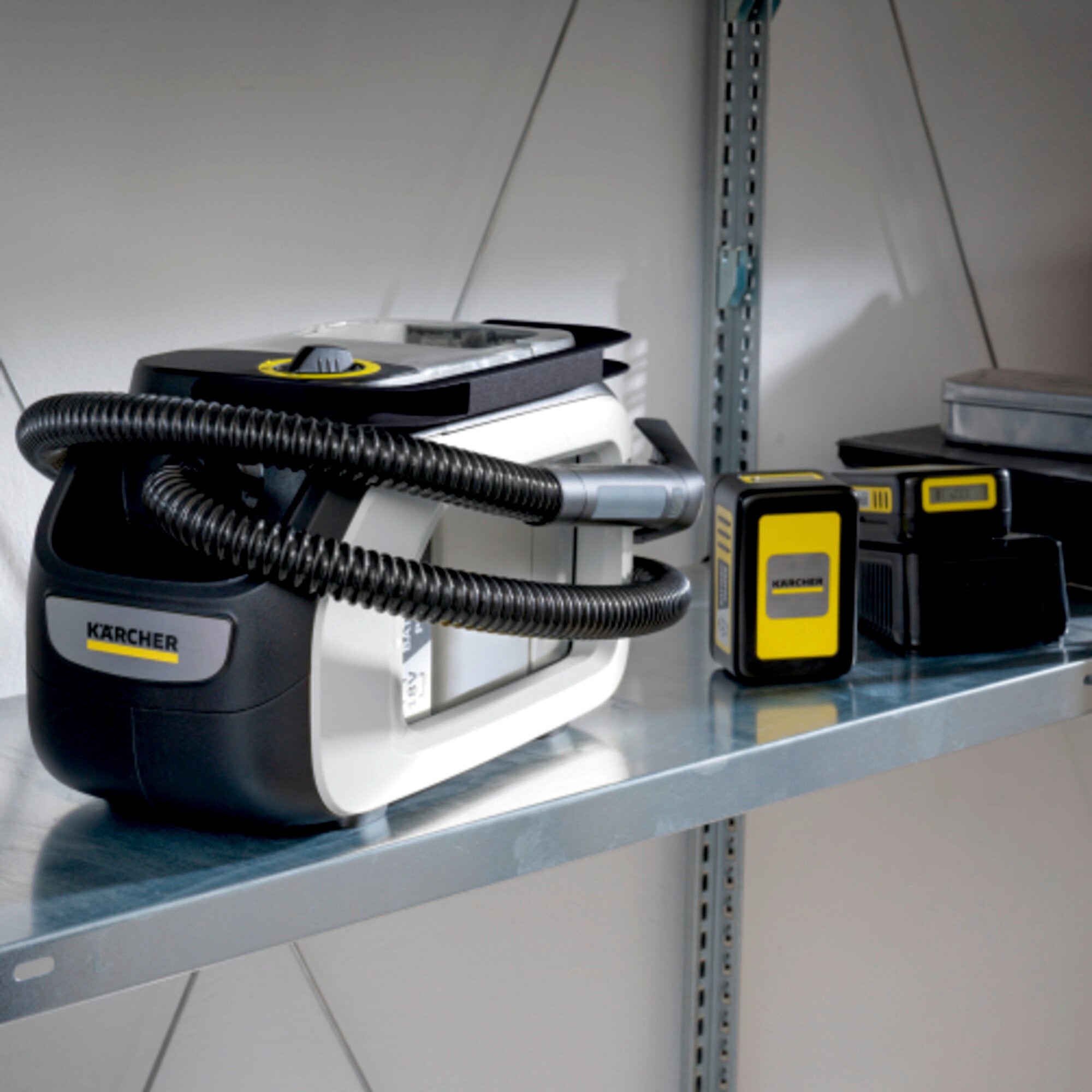 KARCHER Lavatappeti a batteria SE 3-18 Compact Home Battery Set - Piattaforma batteria: Piattaforma Battery Power+ 18 V  - Potenza assorbita: 184 W - Larghezza di lavoro: 75 mm