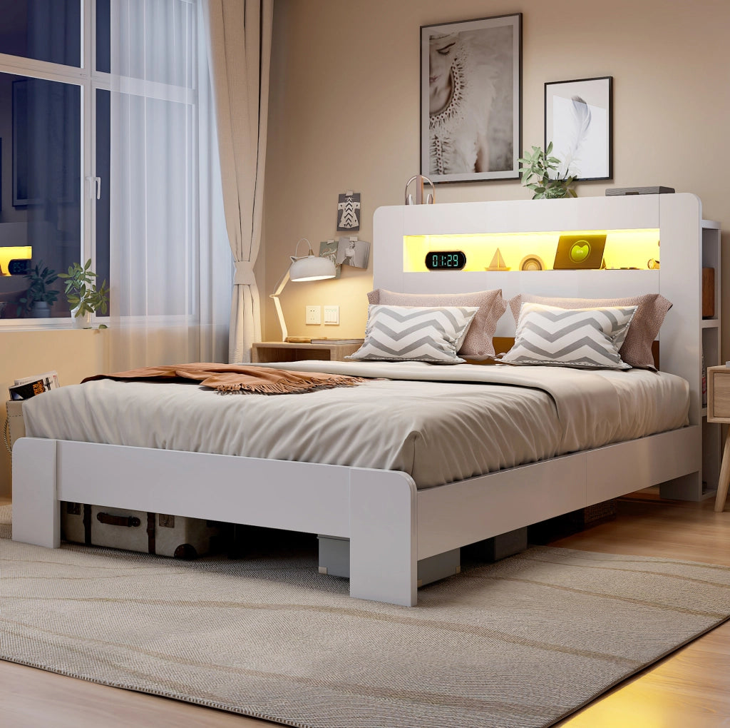 Letto multifunzione in legno 140x200 cm con testiera contenitiva, LED e prese