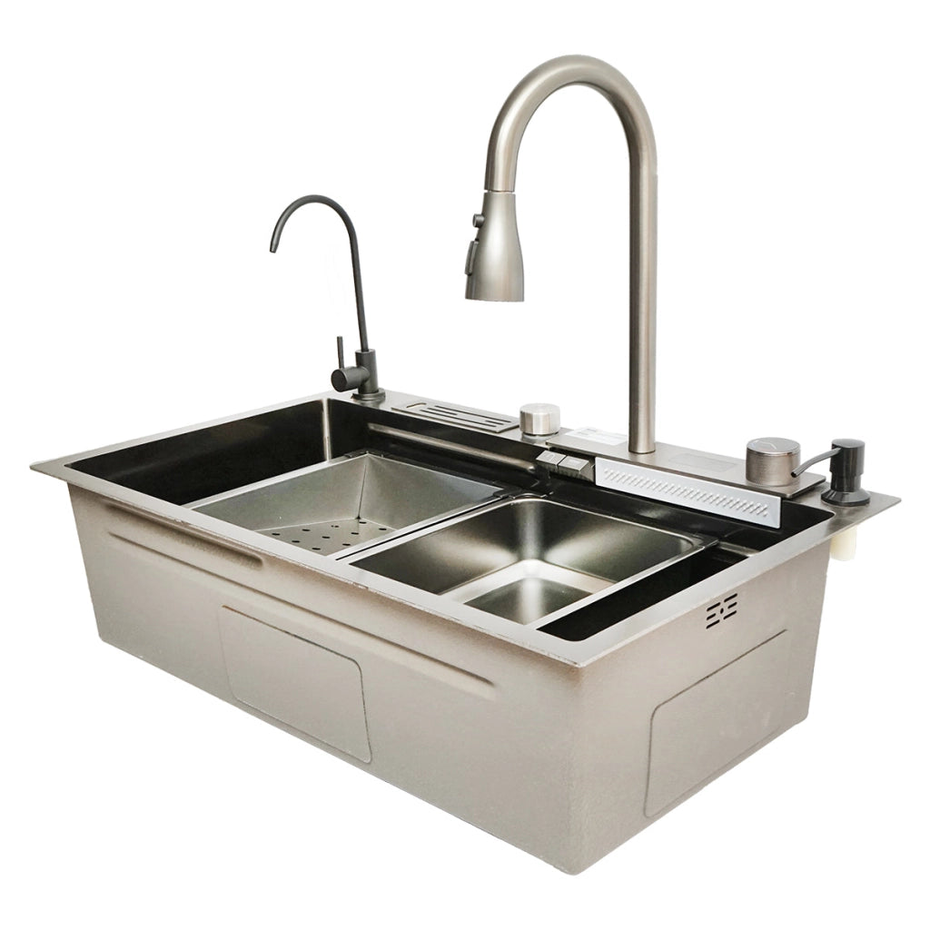 Lavello da cucina multifunzionale in acciaio inox con due rubinetti, display digitale per la temperatura, funzione cascata, dispenser di sapone, scolapasta, vassoio, tagliere e accessori di drenaggio inclusi, dimensioni 75x46x23,5 cm