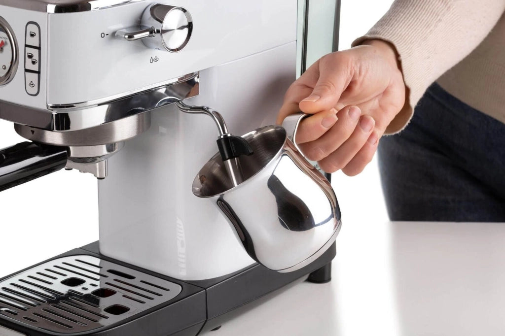 Ariete 1381 Macchina da caffè con manometro, compatibile con caffè in polvere e cialde ESE, 1300 W, Capacità 1,1 L, 15 bar di pressione, Filtro ½ tazze, Dispositivo Cappuccino, Bianco