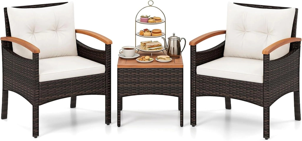 Set di Mobili a 3 Pezzi, Set da Bistrot in Rattan per Esterni con Tavolino, Cuscini Morbidi, Set da Conversazione in Legno d'Acacia per Patio, Cortile, Bordo Piscina (Bianco)