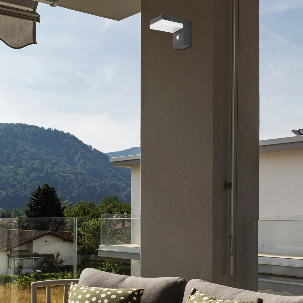 Applique solare LED 6W con sensore movimento Zrebar nera