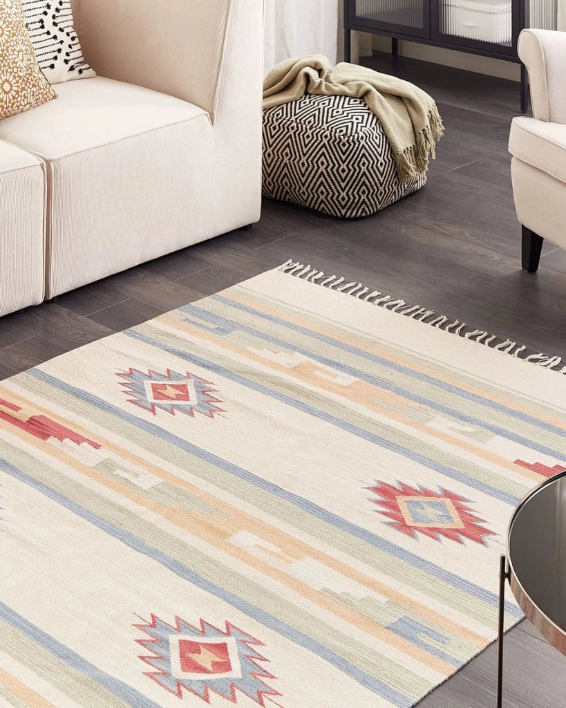 Tappeto Kilim Beige e Marrone Cotone 140 x 200 cm Tagliato a Navetta Tessuto a mano Pavimento Parete Tappeto Simboli geometrici Motivo reversibile Frange