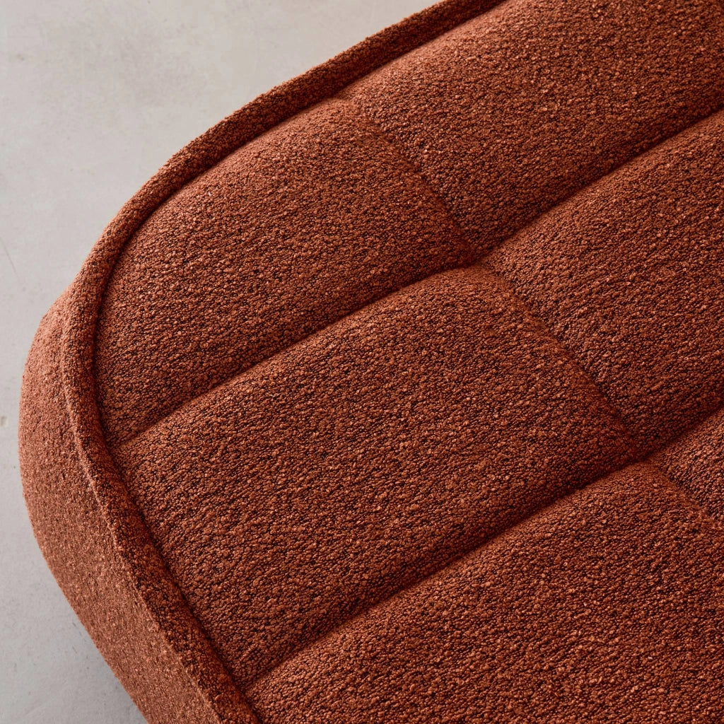 Poltrona senza braccioli in bouclé testurizzato, terracotta