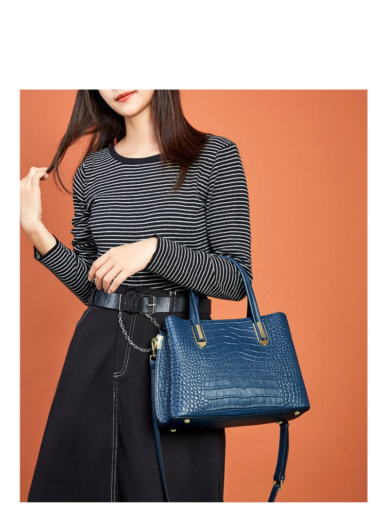 Borsa a tracolla da donna in vera pelle, colore blu.