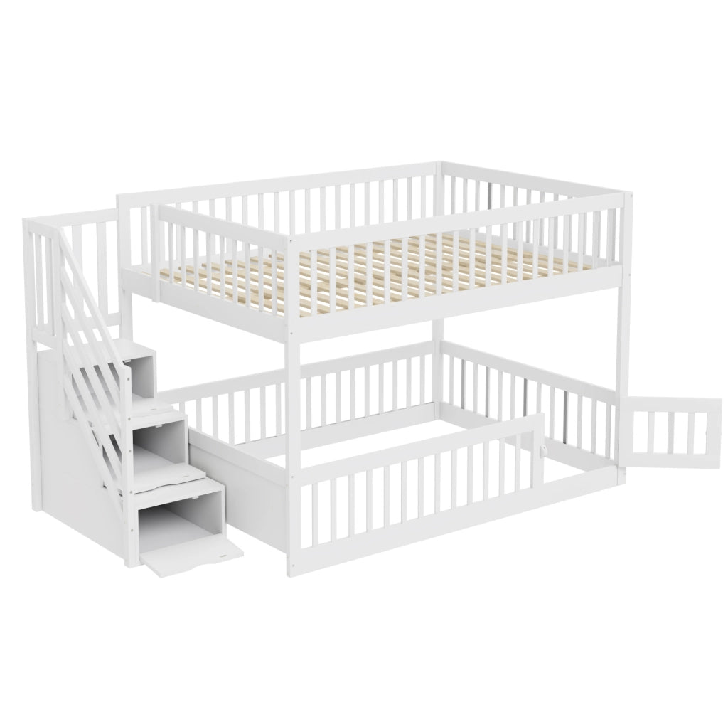 Letto a castello 140x200 cm in legno massiccio; bianco; con scala contenitore e porta inferiore