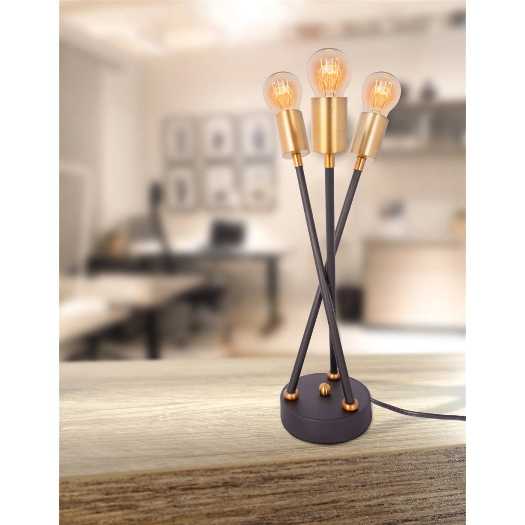 Lampada da tavolo Cantus tre bracci in ferro nero e ottone