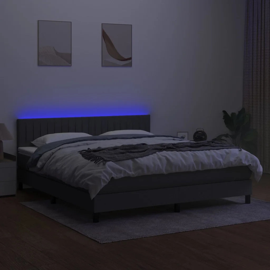 Letto a Molle Materasso e LED Grigio Scuro 180x200cm in Tessuto 3133334