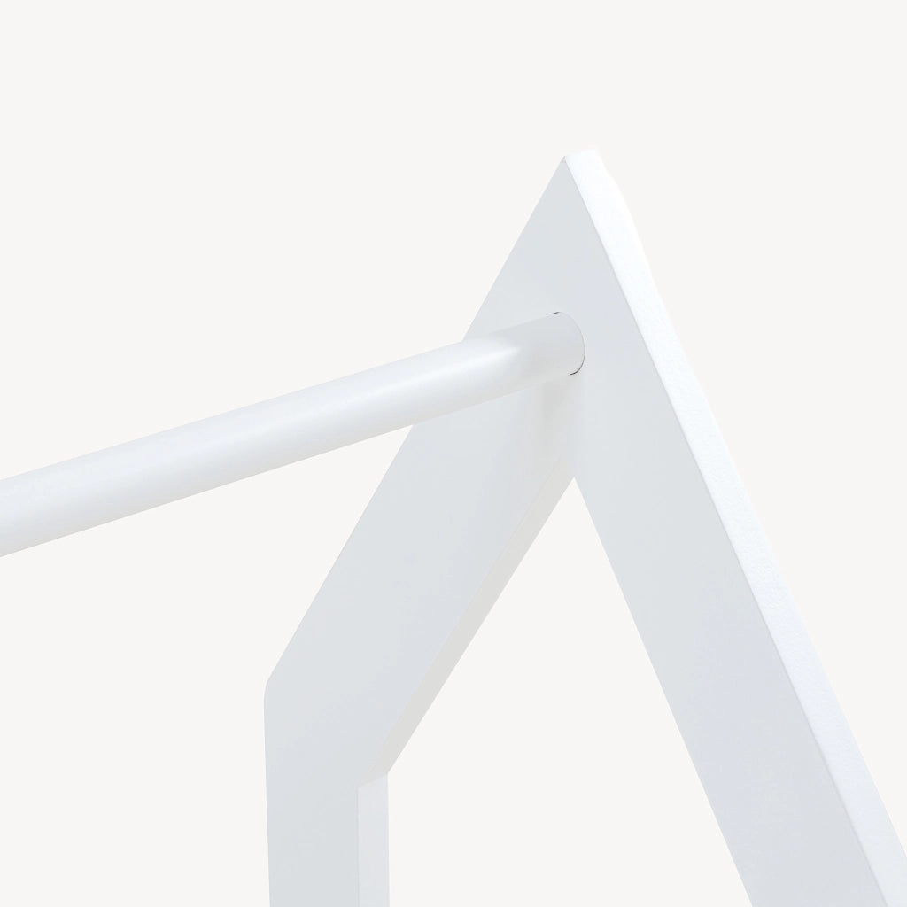 Appendiabiti Langeskov a Forma di Casetta Porta Abiti per Bambini 78x75x35 cm Bianco [en.casa]