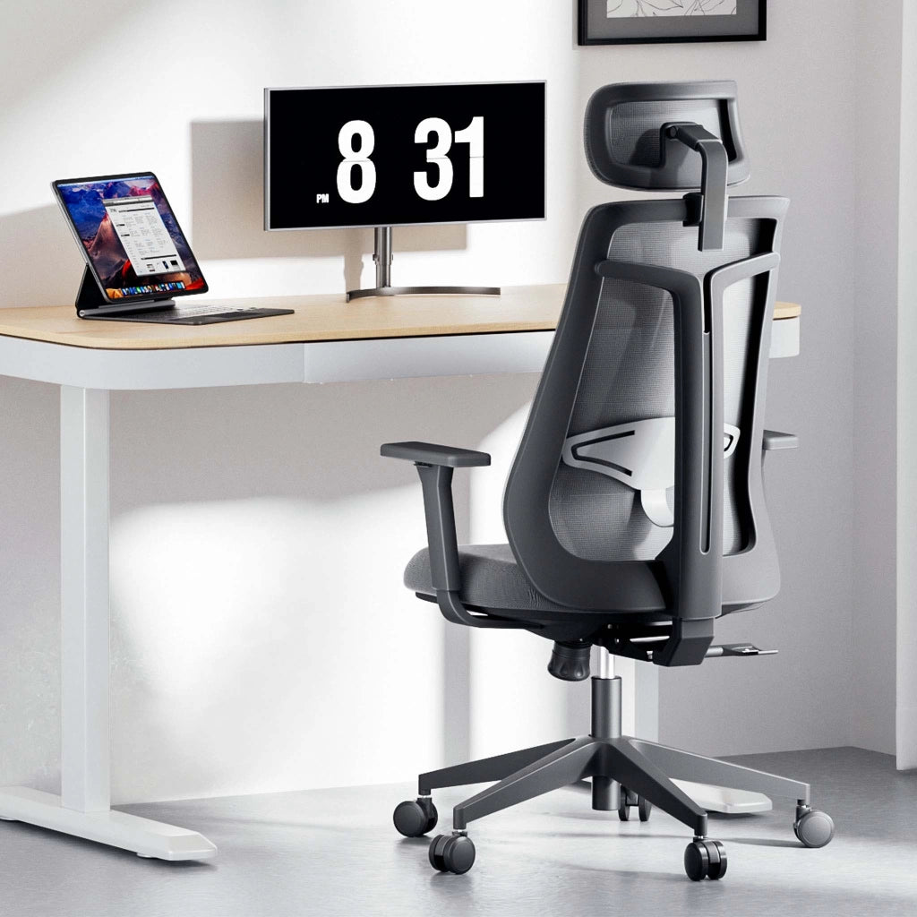 Sedia da ufficio ergonomica con regolazione in altezza e profondità, poggiatesta e braccioli regolabili, con supporto lombare, max 150 kg