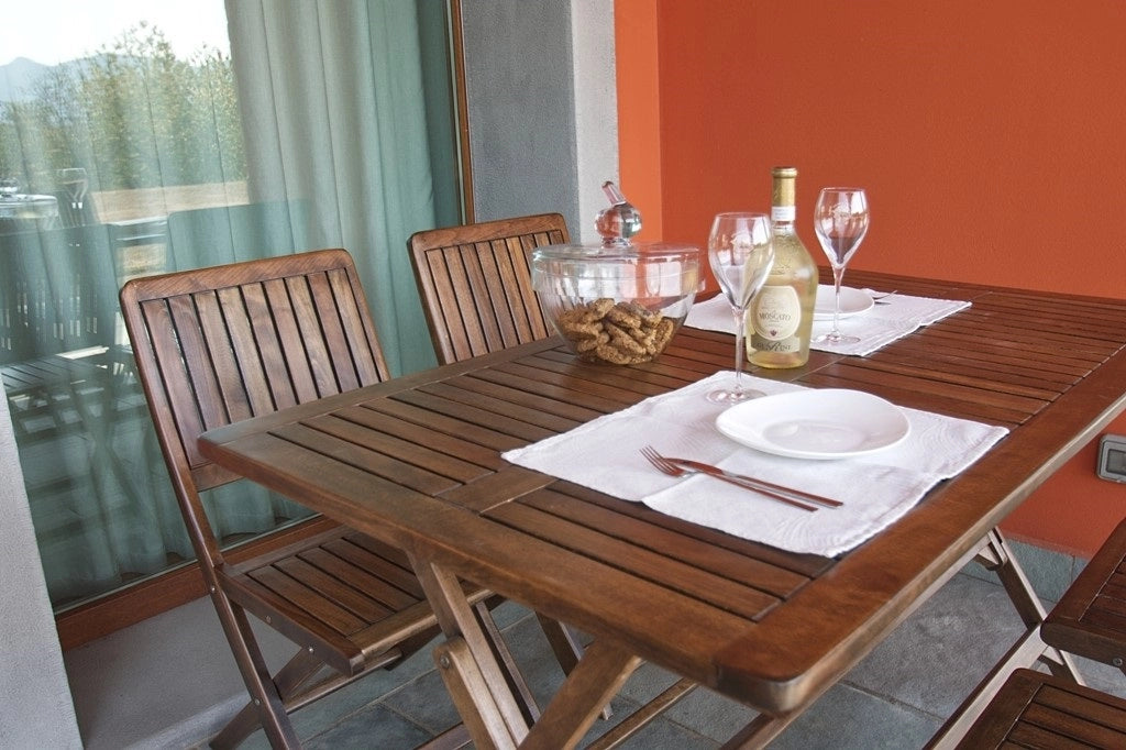 Set Arredo Rodi Tavolo + 4 Sedie pieghevoli verniciato ad acqua