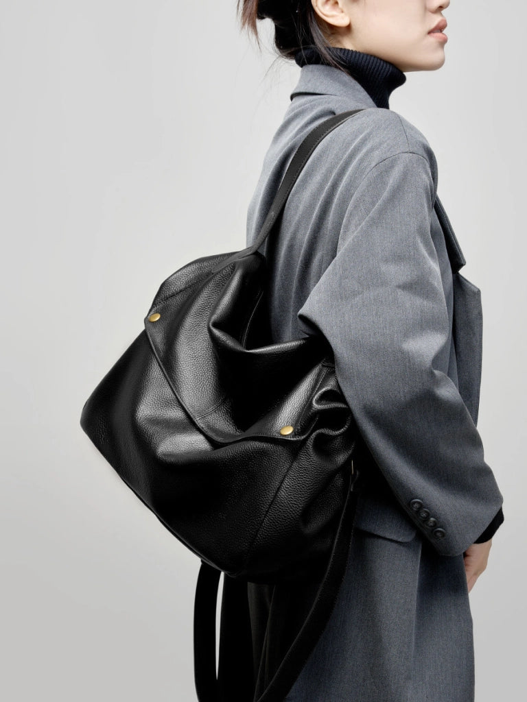 Borsa a tracolla da donna in vera pelle, nera, con manico superiore.