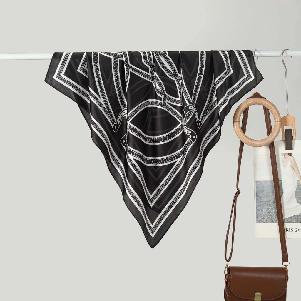 Nuova sciarpa quadrata da donna in seta da 70 cm: alla moda e versatile.