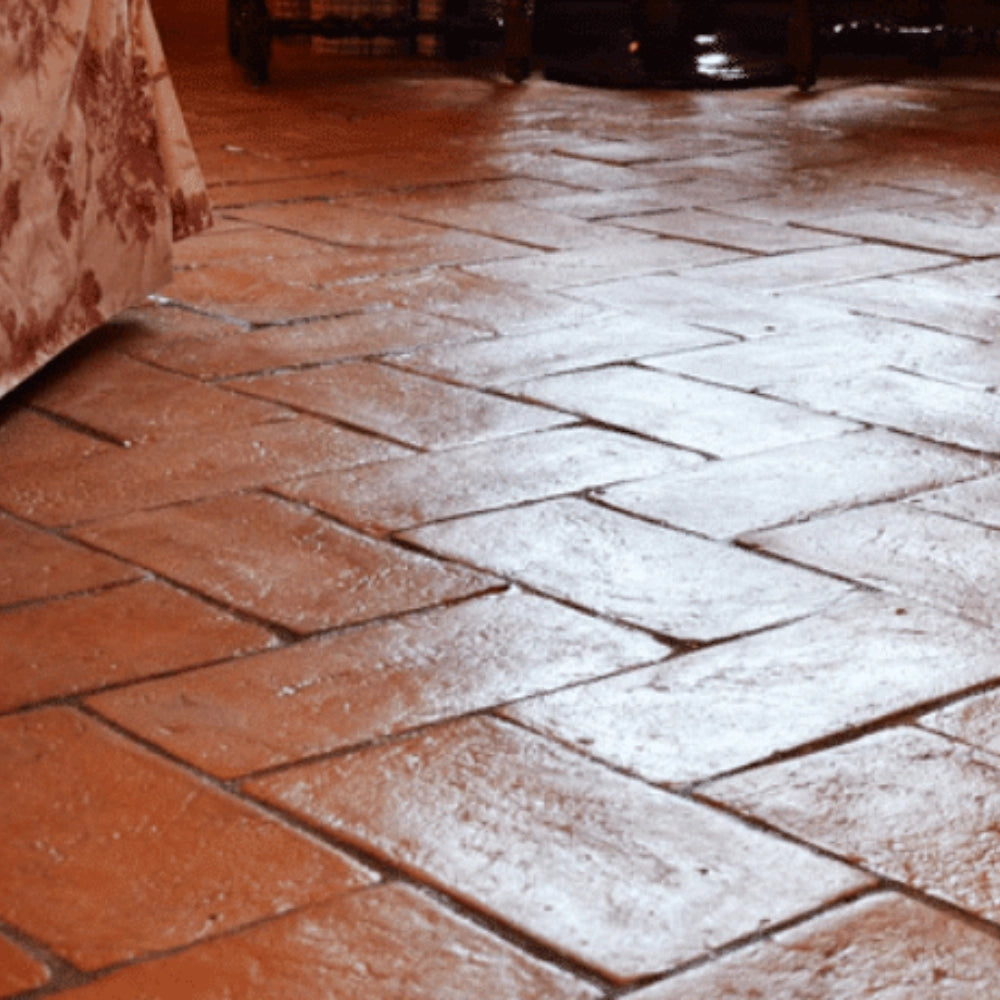 Trattamento antimacchia finitura effetto lucido dei pavimenti cr7 lux da 1 litro