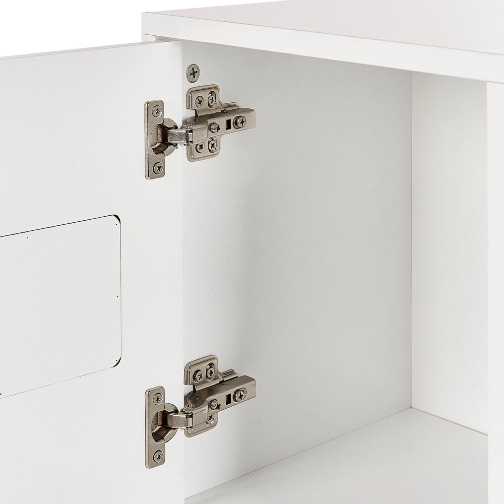 Libreria in MDF bianco con gambe in legno di pino per la cameretta dei bambini con motivo a nuvola.