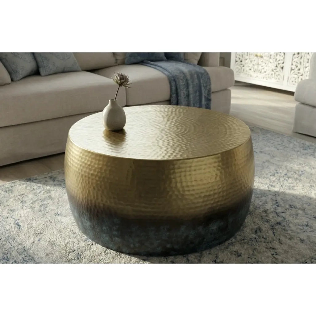Tavolino basso TRIANE 60 cm in alluminio dorato e blu – Tavolino basso rotondo design effetto martellato