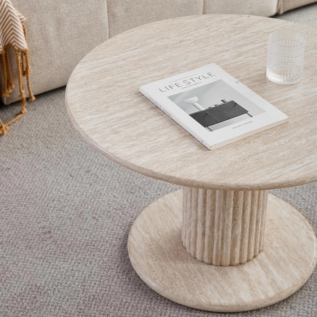 GrandCA HOME Set di 2 Tavolini Rotondi Impilabili con Gambe Cilindriche alla Base, Effetto Travertino Ggiallo Finto, Tavolino da Caffè in Stile Moderno e Minimalista per Soggiorno o Camera da Letto