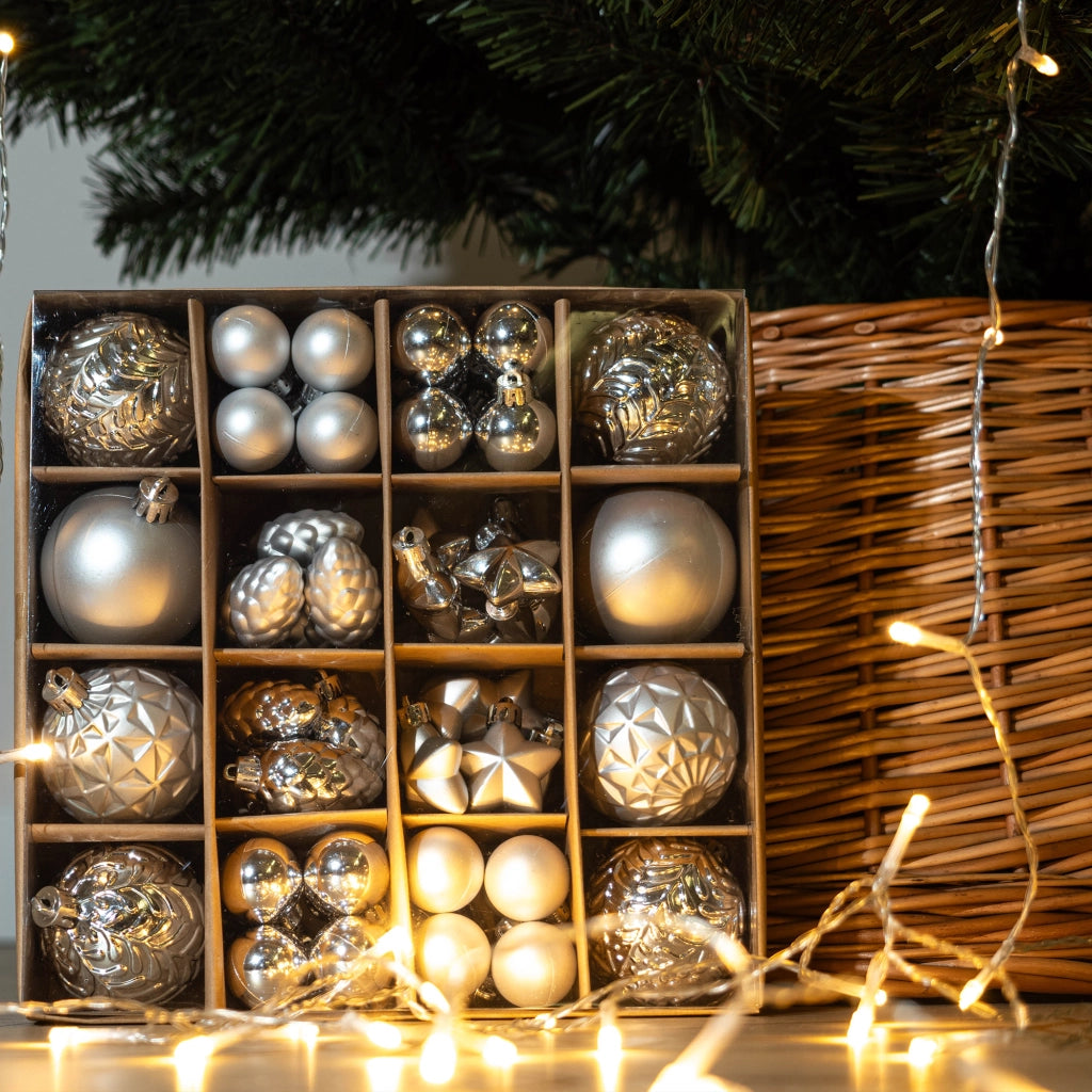Set di 60 palline di Natale infrangibili KADAX, colore argento.