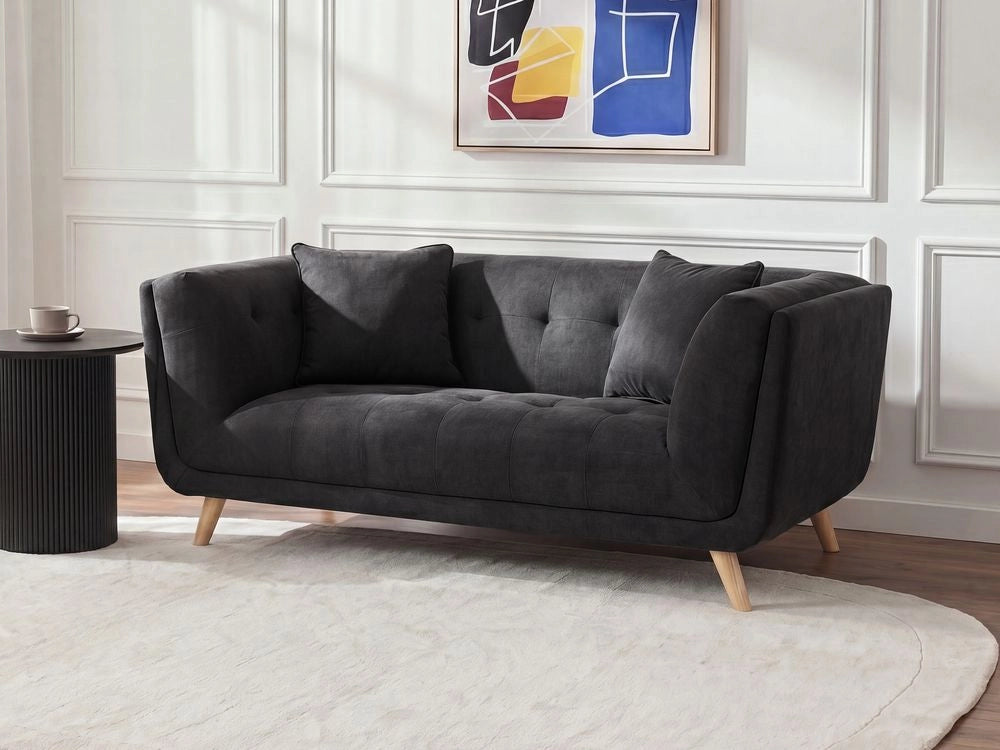 Divano a 2 posti in tessuto con cuscini decorativi gambe in legno e trapuntatura decorativa stile retrò nero