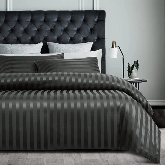 Set da letto a tre pezzi 200 x 220 cm con tessuto a trama a righe in grigio lino con due cuscini 80 x 80 cm