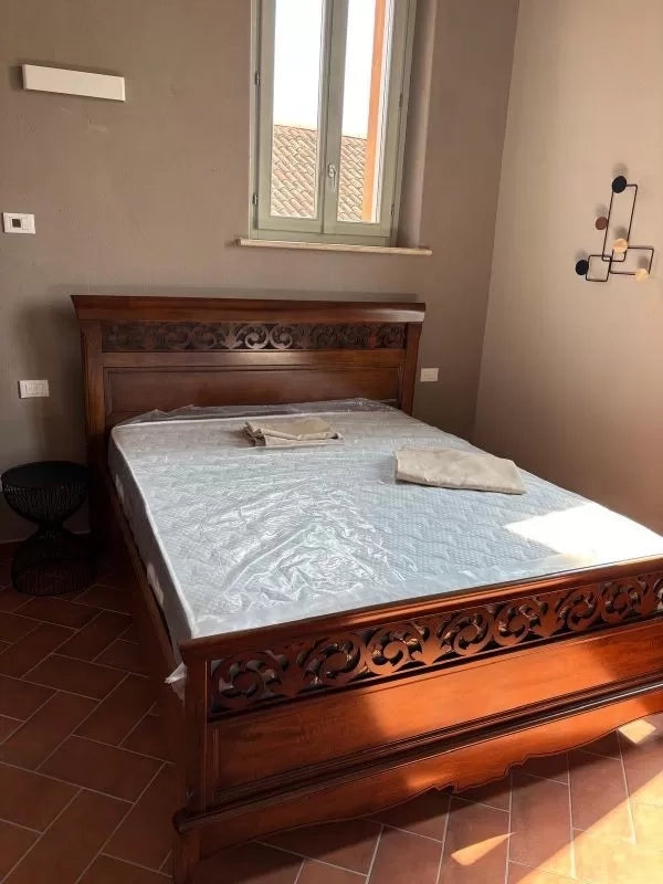 Letto matrimoniale classico traforato legno noce bassano 180x216x120 - Mobili 2G