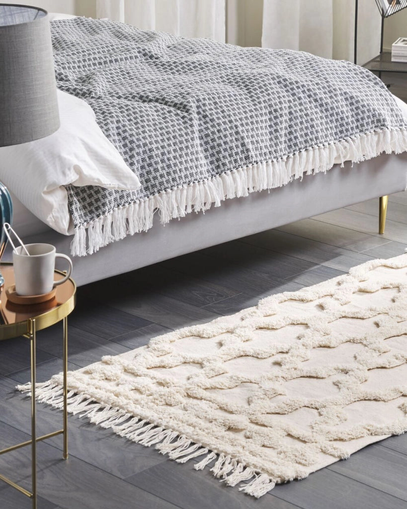 Tappeto in cotone beige 80 x 150 cm trapuntato marocchino motivo quadrifoglio nappe soggiorno camera da letto