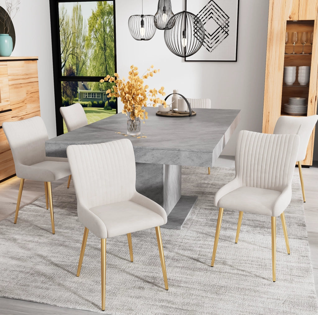 Set di 4 sedie da pranzo in velluto con gambe in metallo; beige e oro