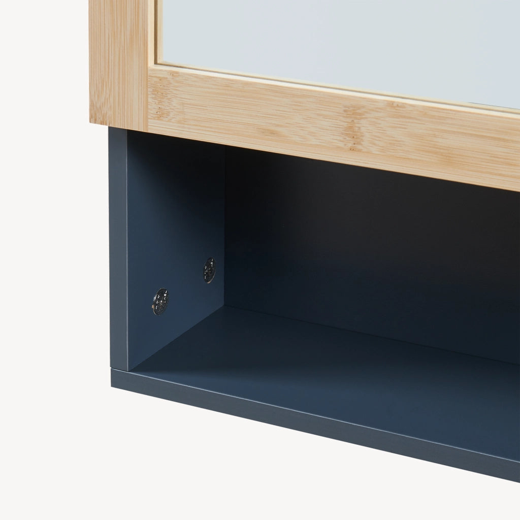 Mobiletto da Parete Svanes a Specchio Armadietto Pensile da Bagno con Ante in Bambù 58 x 56 x 13 cm - Grigio Scuro/Naturale [en.casa]