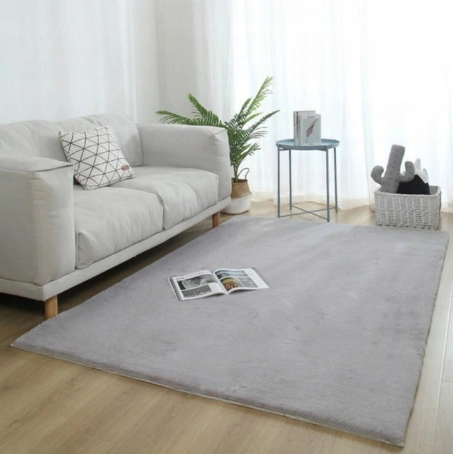 Tappeto morbido in peluche grigio chiaro 140x200 cm