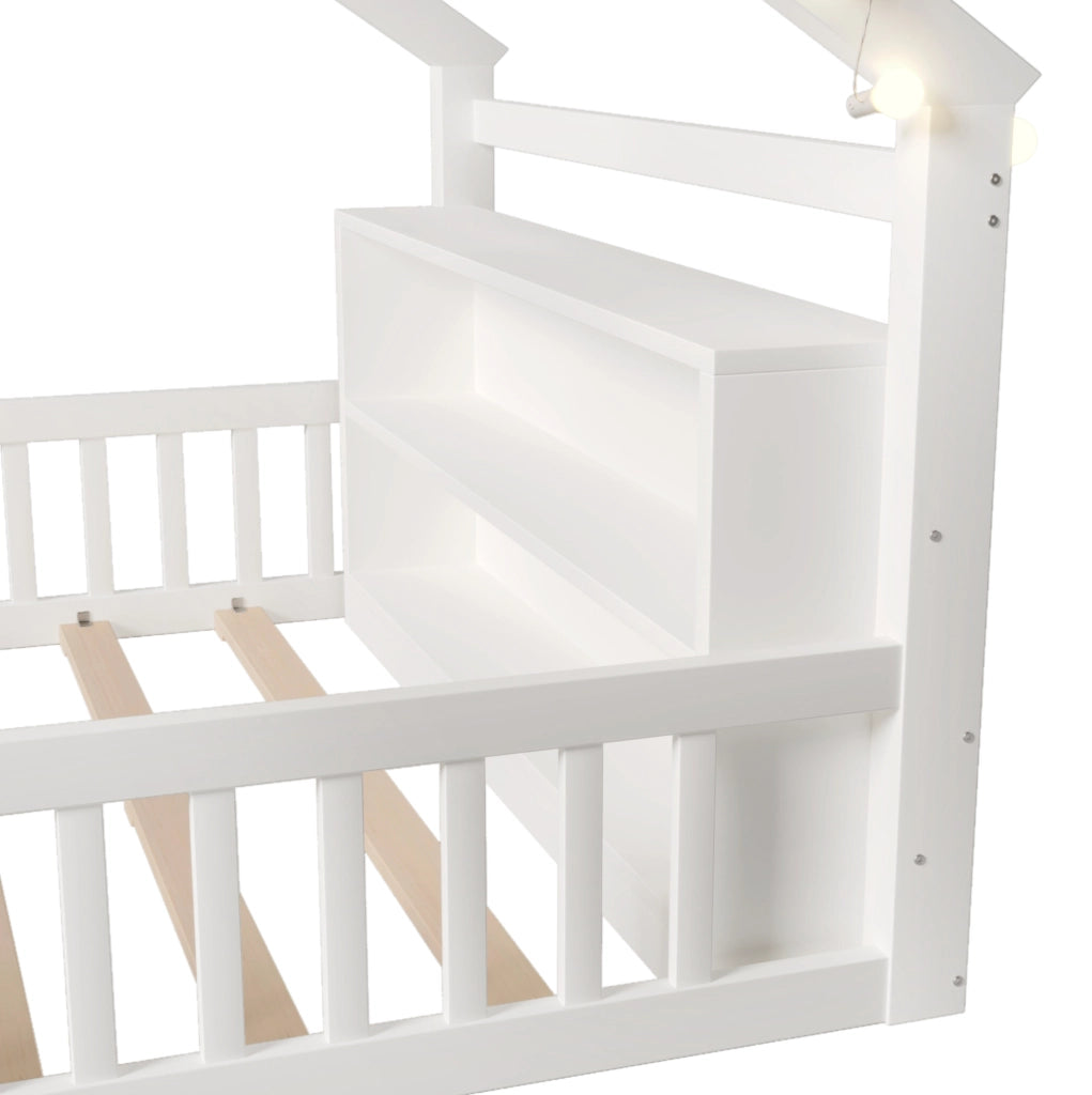 Letto per bambini a casetta 140x190 cm con sponde e scaffali laterali